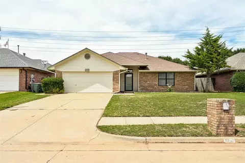 1821 Pinnacle Ln, Edmond, OK 73003