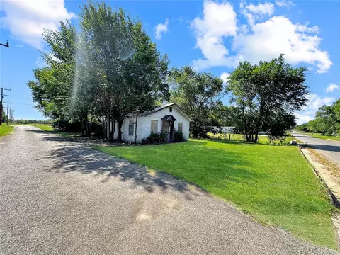 602 S Sheb Wooley Ave, Erick, OK 73645
