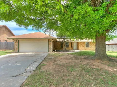 12125 Stockdale Pl, Yukon, OK 73099