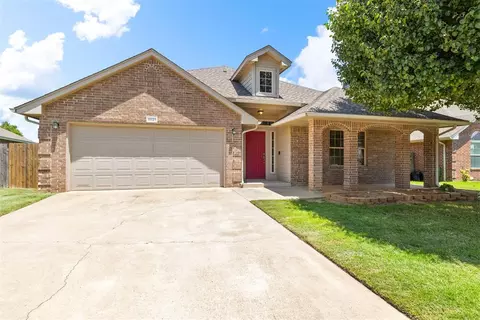 9921 SW 23rd St, Yukon, OK 73099