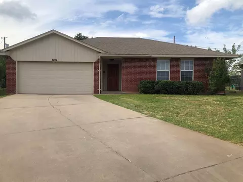 821 NW 17 St, Moore, OK 73160