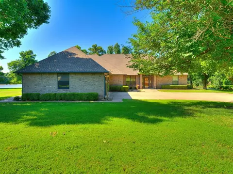 2214 Hidden Lake Dr, Norman, OK 73069