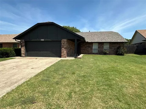 1820 Haven Dr, Midwest City, OK 73130