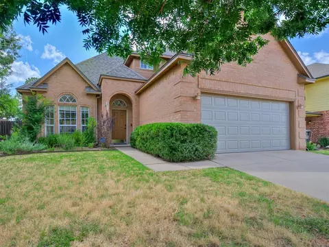 2800 Weymouth Ct, Norman, OK 73071