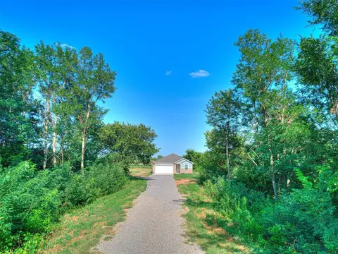 2620 N Manning Rd, El Reno, OK 73036