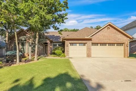 904 Fox Hill Dr, Edmond, OK 73034