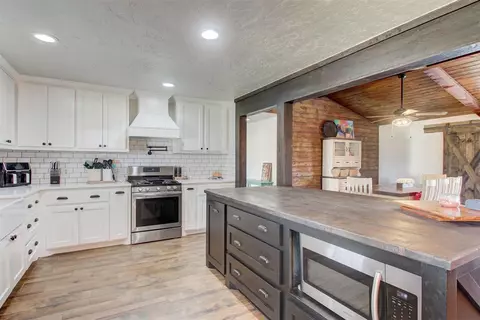 202 SW 11th St, Lindsay, OK 73052