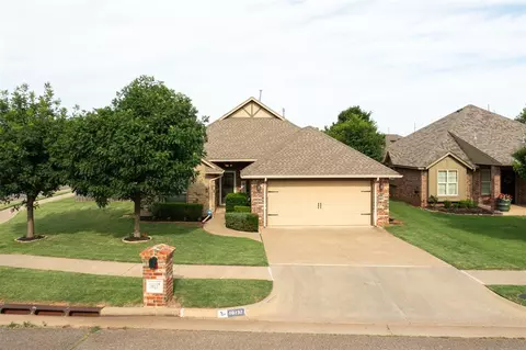 19137 Meadows Crossing Dr, Edmond, OK 73012