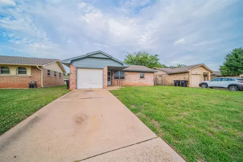 2504 Kings Rd, Moore, OK 73160