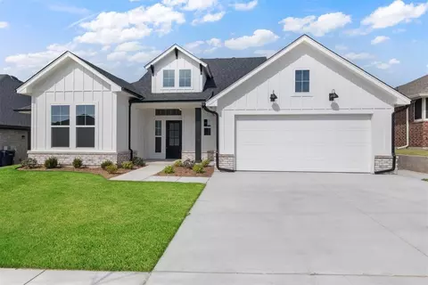 15921 Flint Dr, Moore, OK 73170