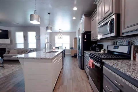2205 Creek Side Cir, Moore, OK 73160 photo 10