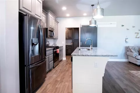 2205 Creek Side Cir, Moore, OK 73160 photo 9