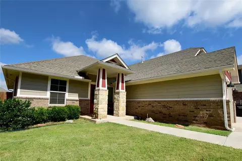 2205 Creek Side Cir, Moore, OK 73160 photo 3