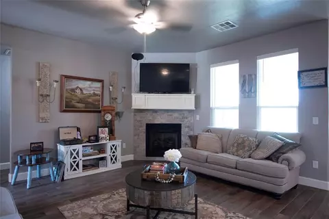 2205 Creek Side Cir, Moore, OK 73160 photo 6