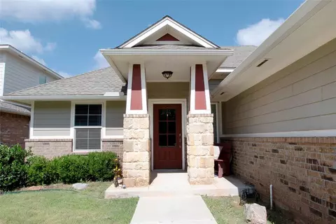 2205 Creek Side Cir, Moore, OK 73160 photo 4
