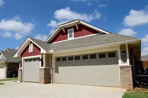 2205 Creek Side Cir, Moore, OK 73160 photo 2