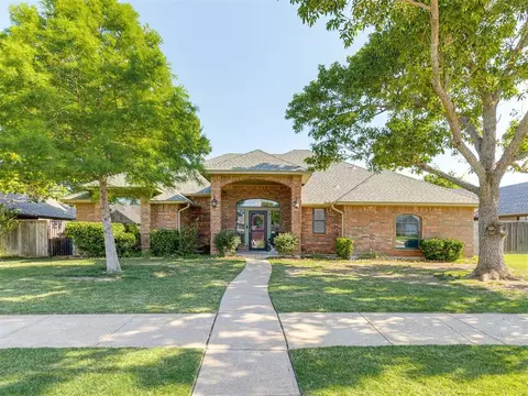 717 NW 142nd St, Edmond, OK 73013