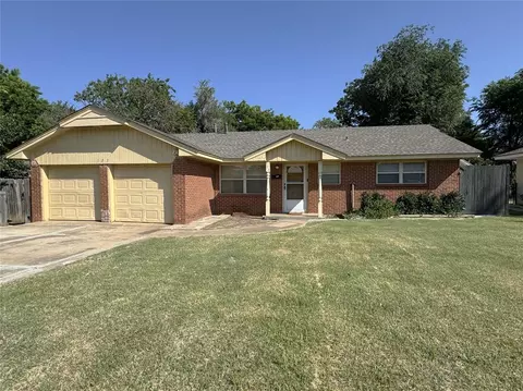103 Kelley Dr, Moore, OK 73160