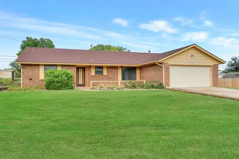 1117 N College St, Cordell, OK 73632