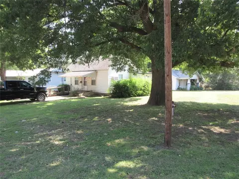 403 E Jefferson St, Tecumseh, OK 74873 photo 2