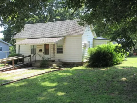 403 E Jefferson St, Tecumseh, OK 74873 photo 3