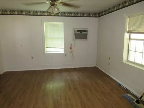 403 E Jefferson St, Tecumseh, OK 74873 photo 4