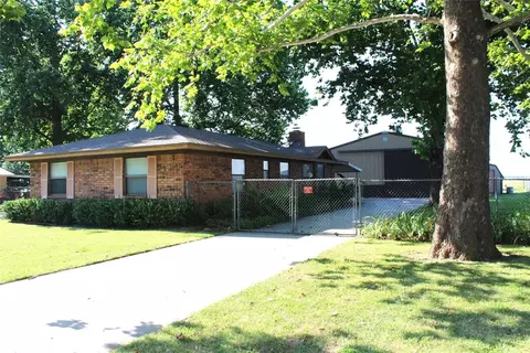 806 North St, Maysville, OK 73057