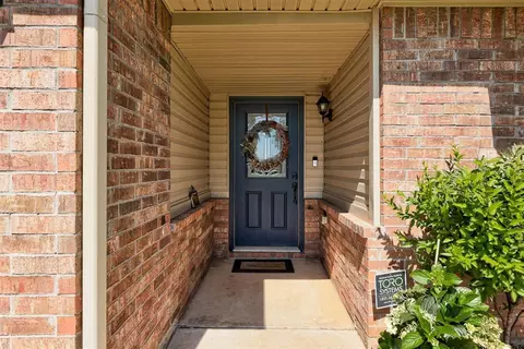 2805 Sunberry Way, Yukon, OK 73099