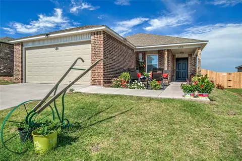 11736 NW 96th St, Yukon, OK 73099