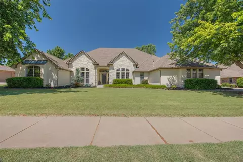 2709 Warwick Pl, Edmond, OK 73013