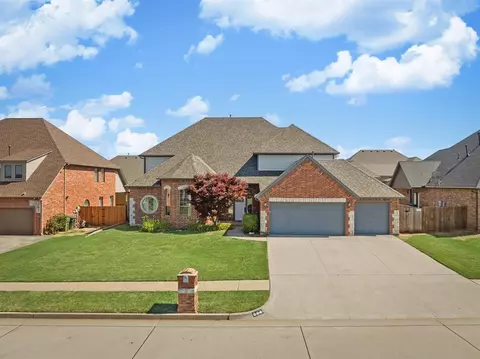 904 Justin Dr, Yukon, OK 73099