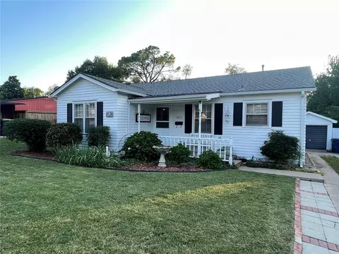 1812 S 15th St, Chickasha, OK 73018