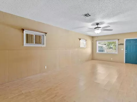 206 E Apache St, Lindsay, OK 73052 photo 6