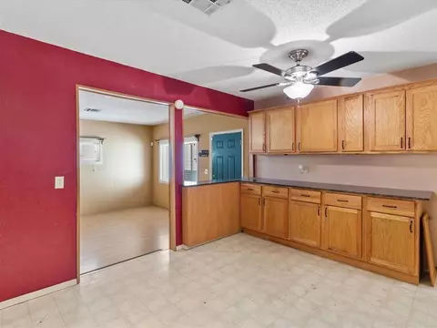 206 E Apache St, Lindsay, OK 73052 photo 9