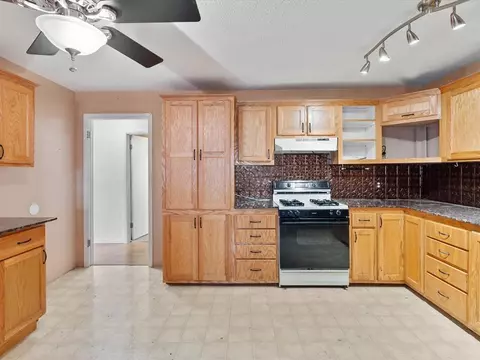 206 E Apache St, Lindsay, OK 73052 photo 11