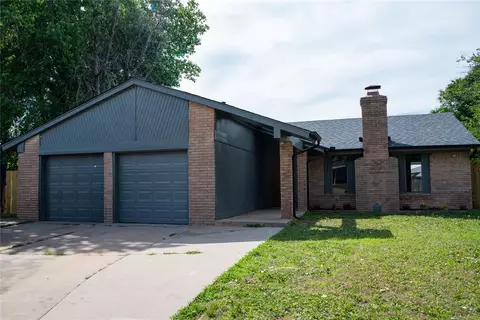 821 N Parkview Cir, Moore, OK 73170
