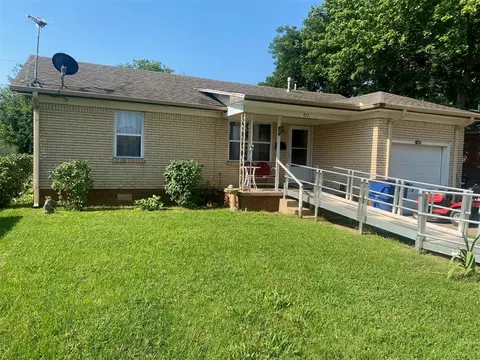 925 W Cherokee Pl, Lindsay, OK 73052