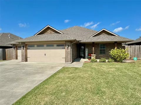 2106 Whispering Pine Blvd, Shawnee, OK 74804
