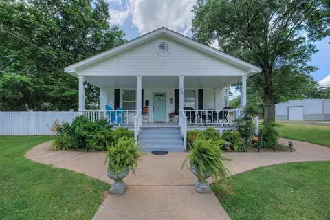 405 SW 4th St, Checotah, OK 74426