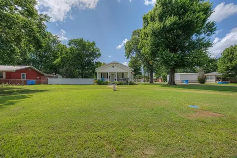 405 SW 4th St, Checotah, OK 74426 photo 3