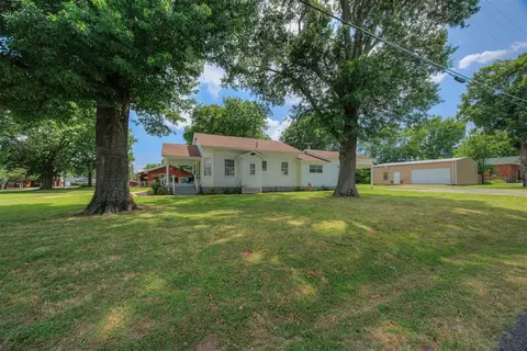 405 SW 4th St, Checotah, OK 74426 photo 2