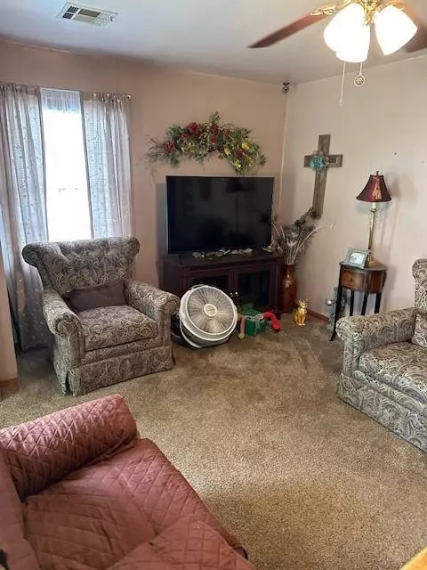 1213 Hickory St, Altus, OK 73521 photo 3