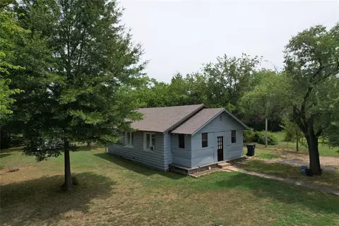 1720 John St, Seminole, OK 74868