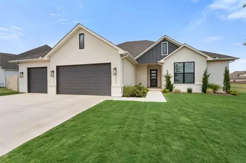 6417 NW 153rd St, Edmond, OK 73013