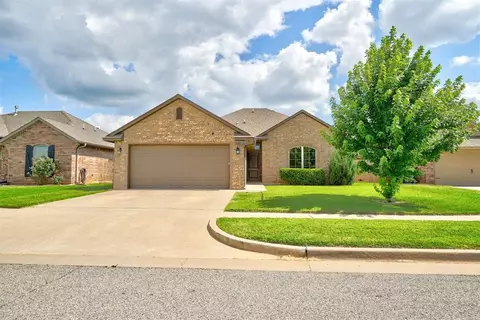 10736 SW 36th St, Yukon, OK 73099