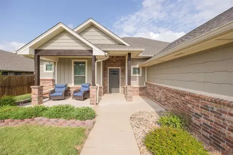 1400 N Storybrook Ter, Mustang, OK 73064