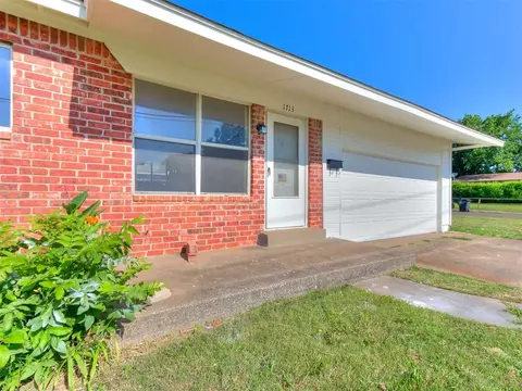 1713 N Janeway, Moore, OK 73160