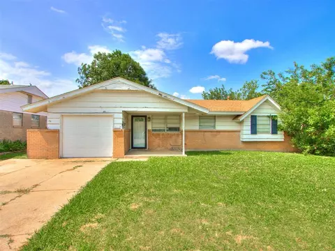 817 NW 9th St, Moore, OK 73160