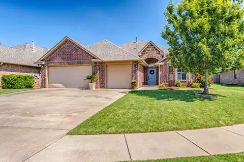 1817 Harvest Ct, Edmond, OK 73003