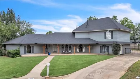 2900 Lamp Post Ln, Oklahoma City, OK 73120